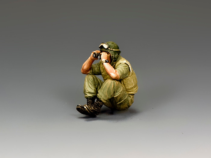VN063 Standing Armoured Corps Officer by King and Country 