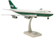 HG0113GR | Hogan Wings 1:200 | Boeing 747-200 PIA AP-BAT (old colours)