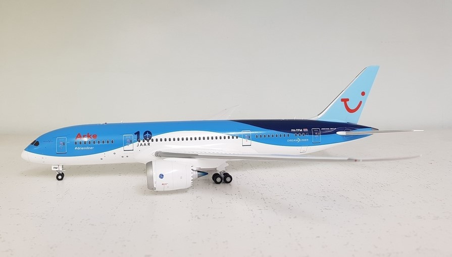 LH2005C | JC Wings 1:200 | Boeing 787-8 Arke PH-TFM, '10 Jaar