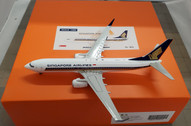EW2738015 | JC Wings 1:200 | Boeing 737-800 Singapore Airlines 9V-MGA (with stand, flaps up)