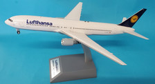 JF-767-3-001 | JFox Models 1:200 | Boeing 767-300ER Lufthansa D-ABUC (with stand)