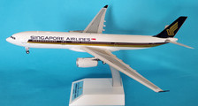 WB-A330-3-011 | Blue Box 1:200 | Airbus A330-300 Singapore Airlines 9V-SSG (with stand)