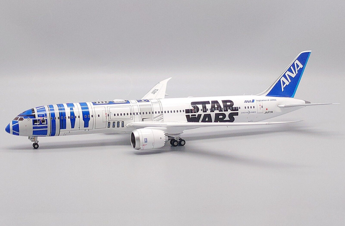 WB2012 | Blue Box 1:200 | Boeing 787-9 ANA R2D2 JA873A (with stand