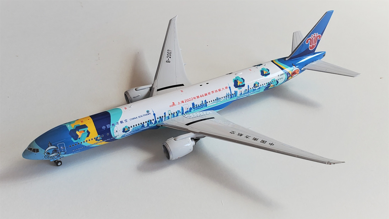 PH11737 | Phoenix 1:400 | Boeing 777-300ER China Southern B-2007