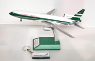 WB-L1011-015 | Blue Box 1:200 | L-1011 Cathay Pacific with stand VR-HHY