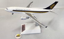 WB-A310-3-003 | Blue Box 1:200 | Airbus A310-300 Singapore Airlines 9V-STE (with stand)