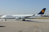 PH04552 | Phoenix 1:400 | Airbus A340-200 Lufthansa D-AIBE | is due: September 2023