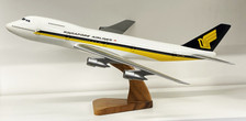 977175896801169 | Desktop Models 1:100 | Boeing 747-200 Singapore Airlines (fibreglass)