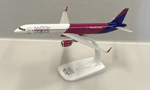ACX013 | Aeroclix Models 1:200 | Airbus A321 WIZZ Air HA-LGA (a plastic pushfit model)