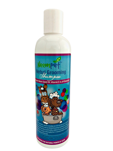 Luxurious all natural Herbal Grooming shampoo (scented with a hint of coconut) - Helps maintain a normal, healthy skin and coat. Use in conjunction with our Herbal Grooming conditioner for a glorious shine.