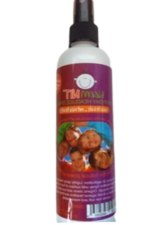 Nits are a nuisance without the added worry of using toxic substances as well! Worry no more. Explore the powerful benefits of safe, all natural Neem Seed Oil and Neem Leaf Extract combined with essential oils of Lavender and Niaouli to help create a shield against headlice and their eggs.  Stop them before they have a chance to breed. Daily use when nits are around!  Lightly spray every day until surface of hair is damp, then comb through.  Leaves hair soft and manageable.  Nice to kids - not nice to nits! For live nits - combine with our Neemnit Headlice shampoo bar and condtioner - use regularly as you would any other shampoo and conditioner.  No mess, no smell, no irritation