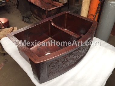 Copper Farmhouse Sink 60/40 Rounded Front 33x22x10 Lowered Divider corner view somber patina with motif