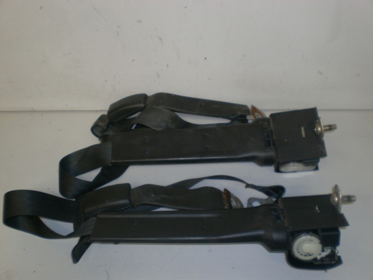 2004 Ford mustang seat belt #1