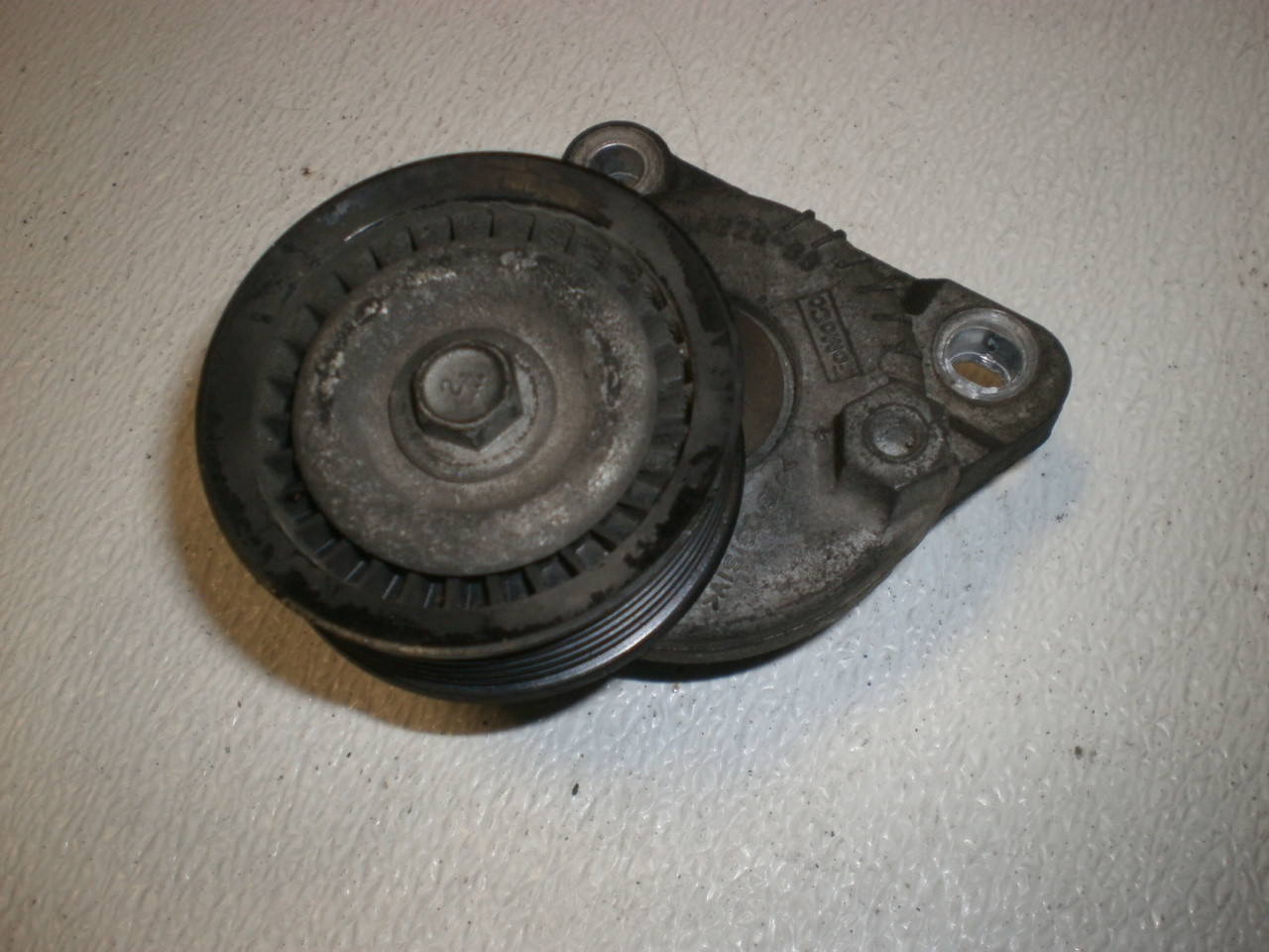 ford focus serpentine belt tensioner