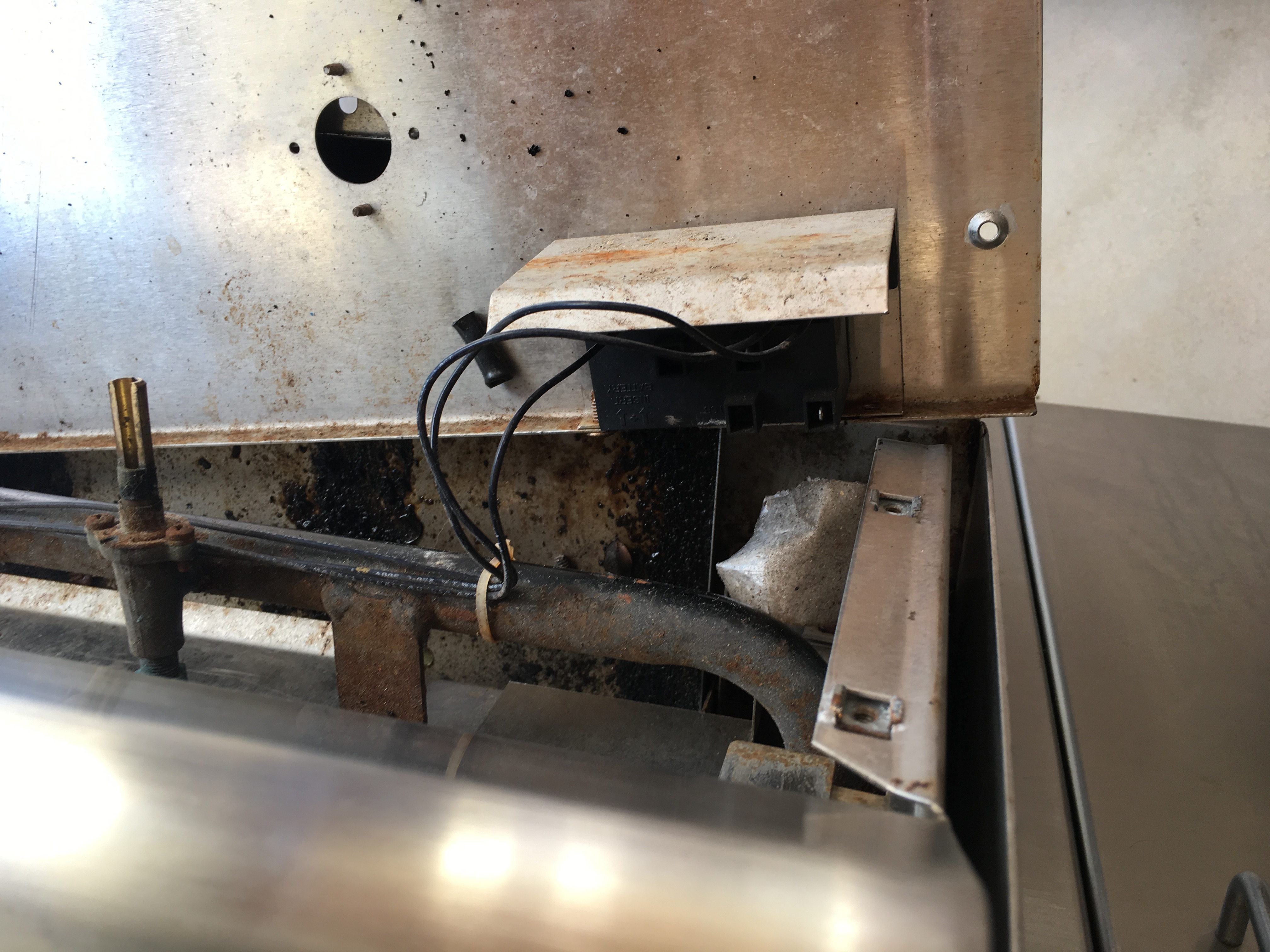 Cleaning and Replacing Burners, Ceramic Rod Trays and Igniters on a DCS