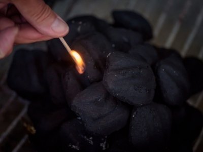 How to Use a Charcoal Grill - The BBQ Depot