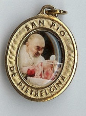 Padre Pio Consecrating the Host - Picture 3