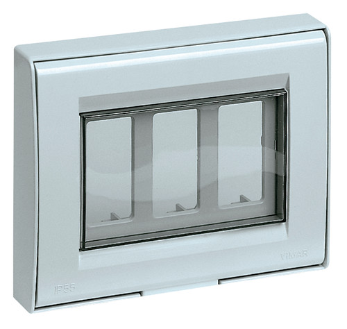 IP55 cover - 3M 8000 grey
IP55 cover for 3 8000 standard modules, RAL 7035 grey. The IP55 protection degree is guaranteed with installation on waterproof smooth walls without grooves and IPX2 with open cover