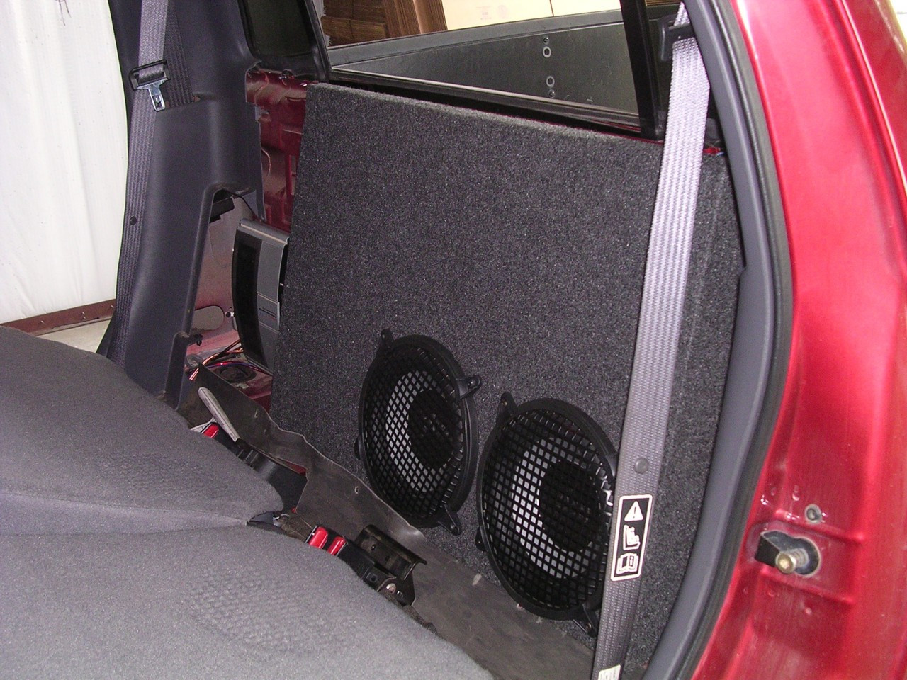 Ford explorer hot sale subwoofer box