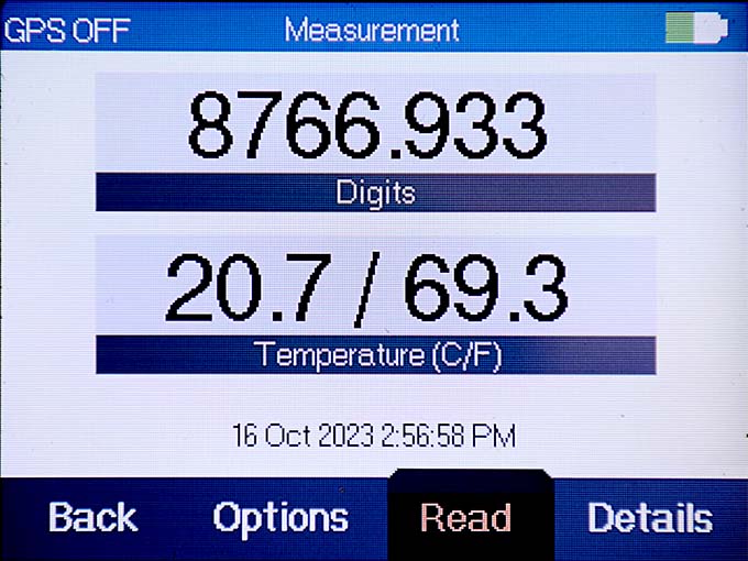 GK-406 screenshot showing digits and temperature.
