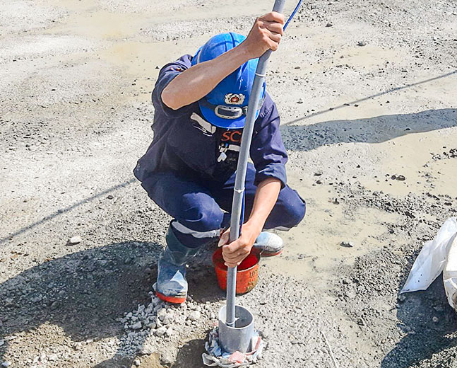 Photo of worker installing the Model 4500 Standard Piezometer.