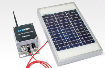 A GeoNet 8900 Series Logger, equipped with a solar panel and rechargeable battery.