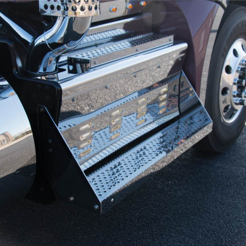 Kenworth T680 & T880 DPF Box Cover & Steps With Exhaust Cutout By RoadWorks Raney's Truck Parts
