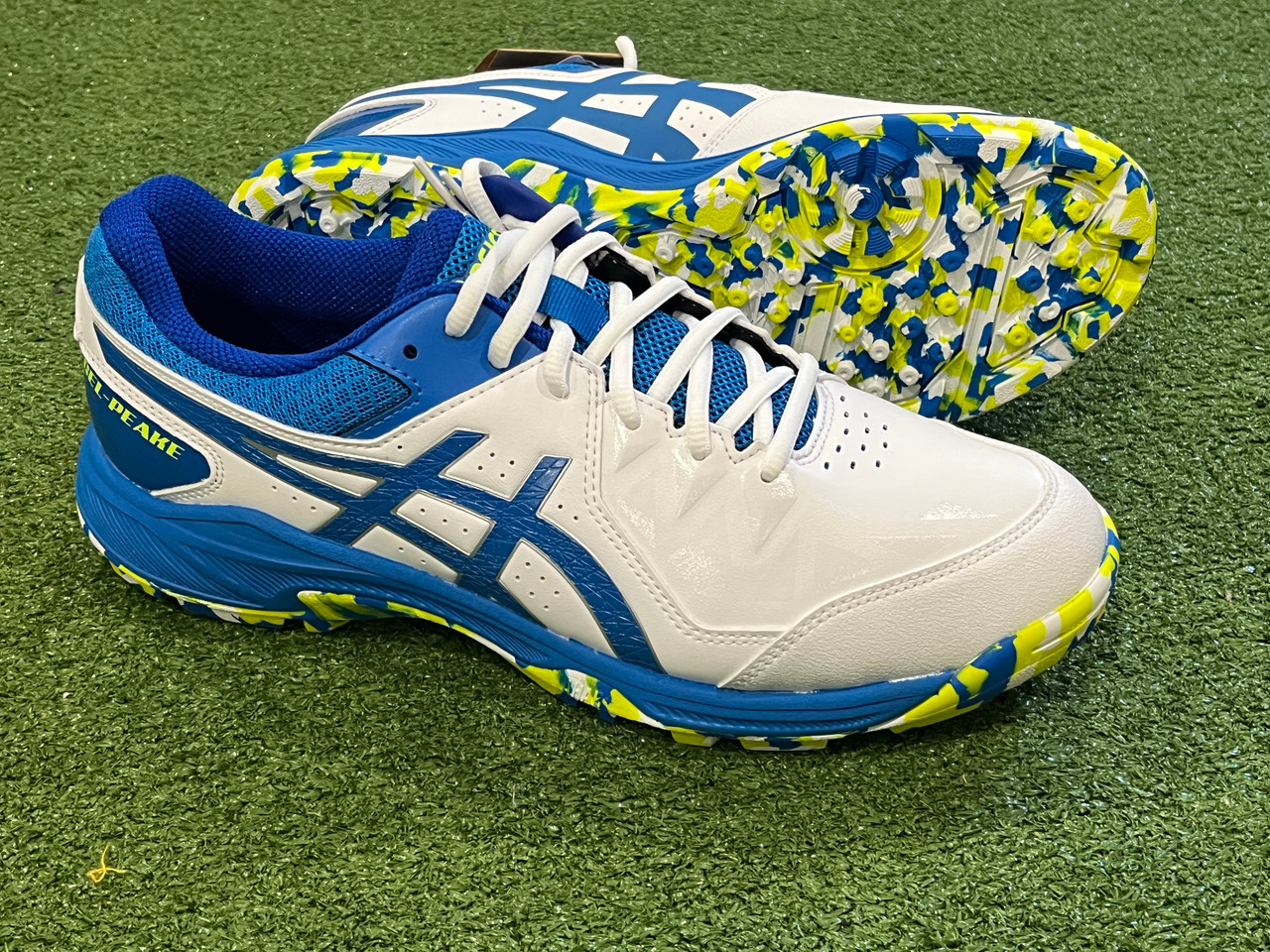 asics cricket shoes