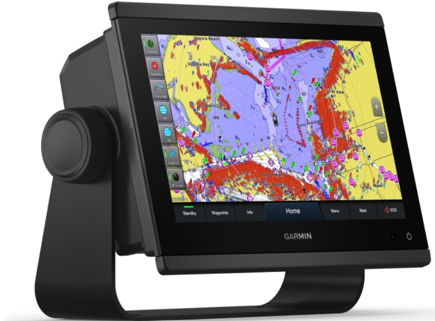 Installation view showing the 923xsv connected in a full marine electronics setup.