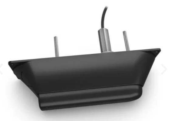 ClearV&uuml; sonar scanning detailed underwater structures.