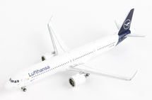 Lufthansa Airbus A340-300 D-AIFD Gemini Jets GJDLH1925 Scale 1:400 IN STOCK 