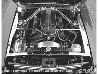 Sept. 18, 1967 - dieser 1968 Mustang Cabrio Funktionen optional,  Low-glänzende schwarze Farbe auf der Haube Lamellen. Unsichtbare  Befestigungen für dehnbare Kofferraum Abdeckung oben (siehe oben) leisten  dem Cabrio einen maßgeschneiderten auftritt.
