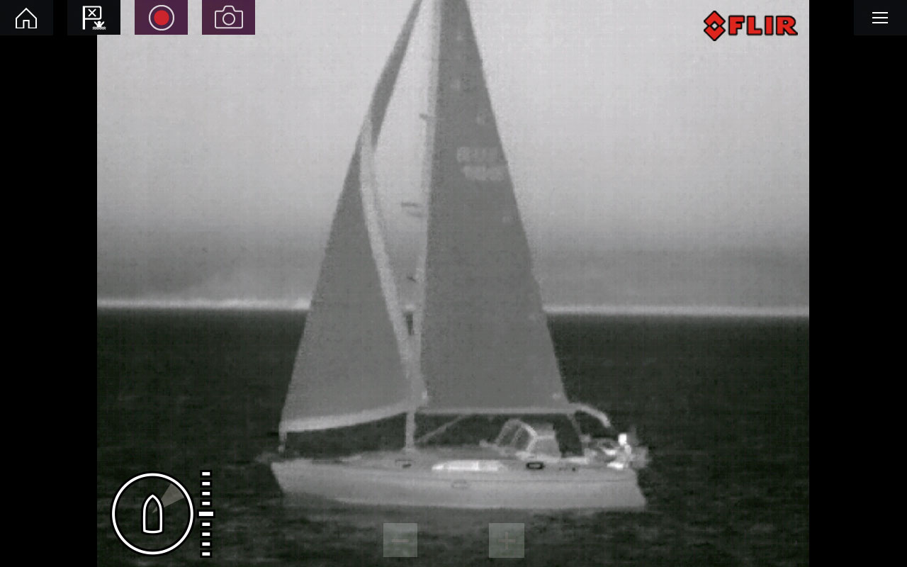 raymarine m100 200 passing sailboat screenshot