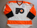Philadelphia Flyers 2014-15 White Wayne Simmonds w/"A" Nice Wear Photomatched!!