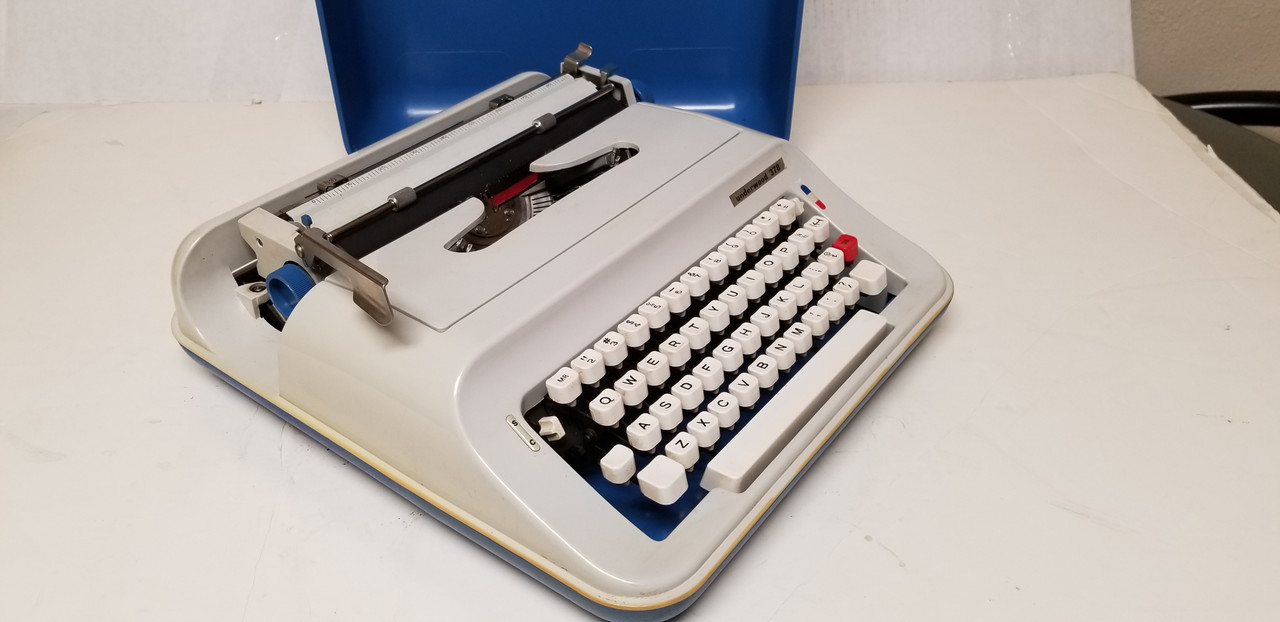 Vintage Olivetti-Underwood 378 Manual Portable