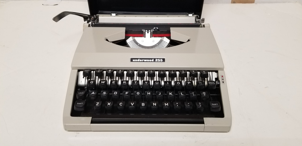 Vintage Underwood 255 Manual Portable Typewriter - Rees