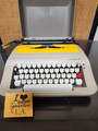 Vintage Underwood 319 Manual Portable French Keyboard