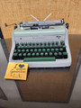 Vintage Royal Quiet-Deluxe Manual Portable w/Case