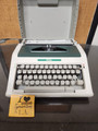 Vintage Royal Safari III Manual Portable w/Cover #201
