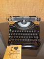 Vintage Underwood Universal Manual Portable w/Case #300