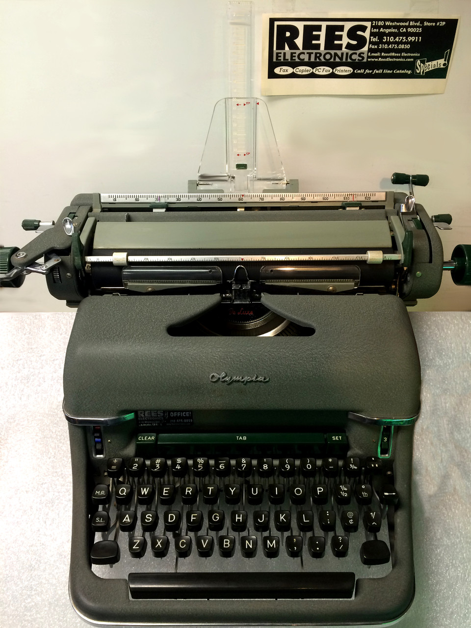 Vintage Olympia Typewriter DE LUXE 