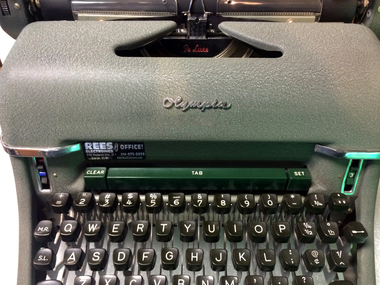 Vintage 1970 Olympia De Luxe SG1 Manual Typewriter