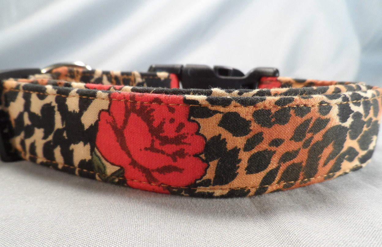dog collar with roses