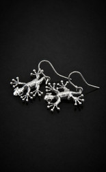 Handmade 950 silver gecko earrings handcrafted in Cusco Peru.