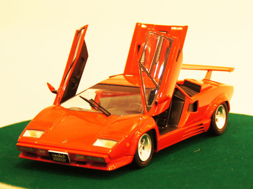 Aoshima 11546 Lamborghini Countach 5000 Quattrovalvole Injection Version 1/24 Scale Kit