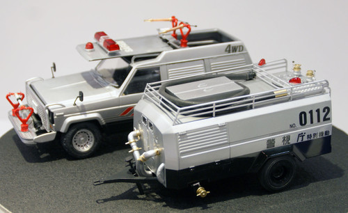 Aoshima 15193 Nissan Safari 4WD & Tank Car (Seibu Keisatsu) 1/24 Scale Kit