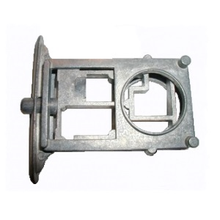 Internal latching mechanism for bathroom stall doors with concealed latches