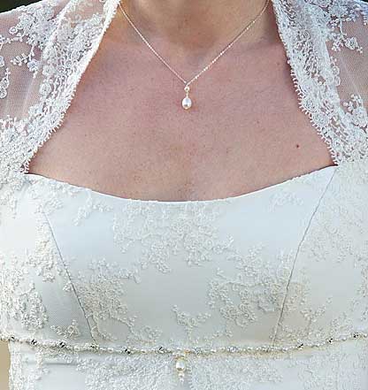 white-pearl-wedding-pendant-dd20.jpg