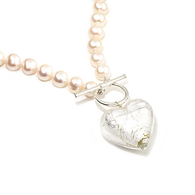 silver murano heart and pearl necklace looks gorgeous as a wedding necklace