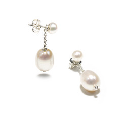  detachable pearl drop earrings